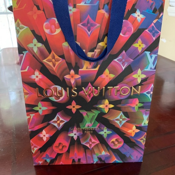 Louis Vuitton Gift Bag - Picture 2 of 2